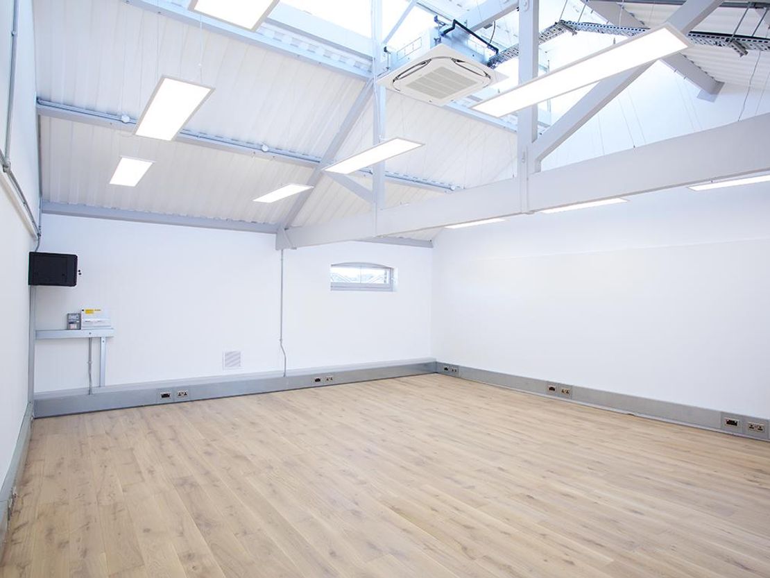 Islington Studio, Linthwaite Business Centre, Manchester Road, Linthwaite, London, Greater London, N19 4NF