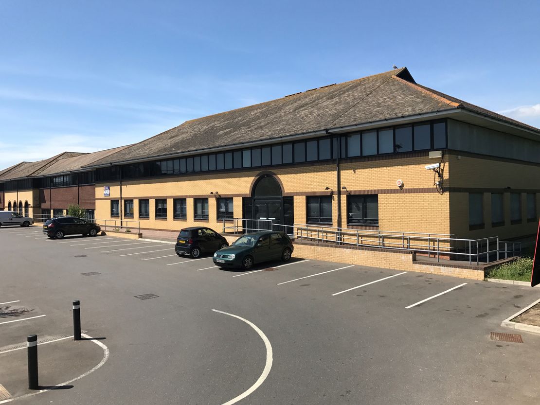 Courtwick Lane, Wick, Littlehampton, West Sussex, BN17 7TL