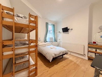 Property Image for Danescourt Hotel, 10 Station Road, Blackpool, FY4