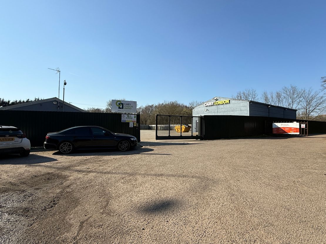 Yard, Moor Mill Lane, Colney Street, Radlett, Hertfordshire, AL2 3UA