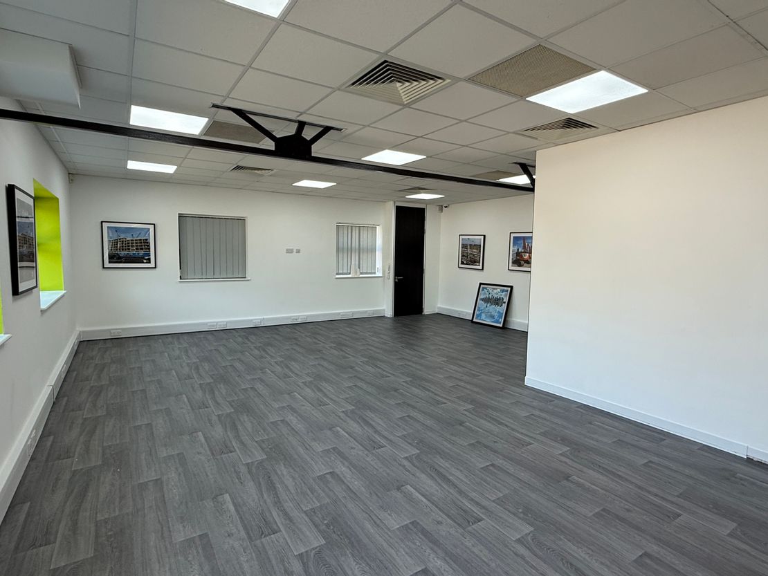 Yard, Moor Mill Lane, Colney Street, Radlett, Hertfordshire, AL2 3UA