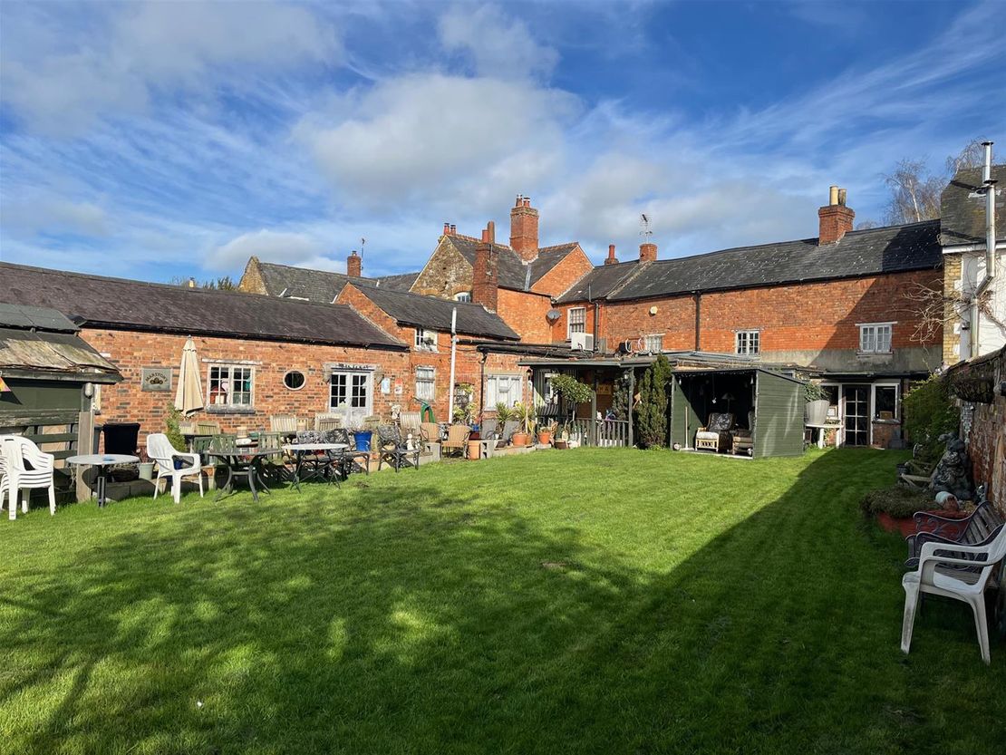 The Sun Inn - Main Street, Belton In Rutland, Oakham LE15 9LB