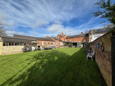Property Image for The Sun Inn - Main Street, Belton In Rutland, Oakham LE15 9LB