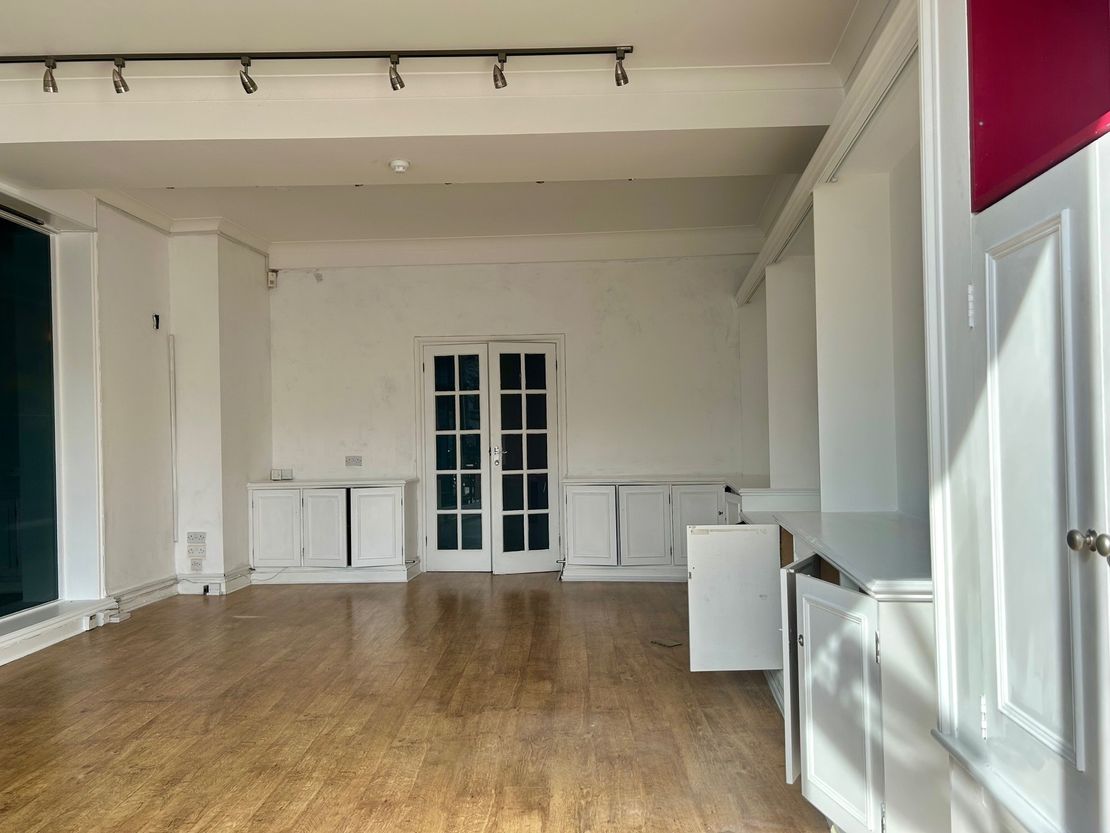 Ground Floor, 27 Market Place, Newbury, West Berkshire, RG14 5AA