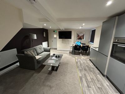 Property Image for The Horns, 15 Victoria Square, Ashbourne, Derbyshire, DE6 1GG
