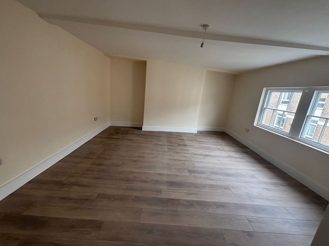 Uppers 7-9 The Hundred, Romsey, Hampshire, SO51 8GD