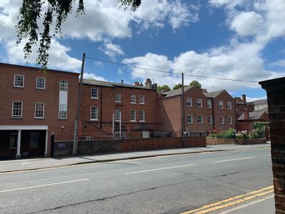 Property Image for Suite 8, 8-10 South Parade, Wakefield, West Yorkshire, WF1 1LR