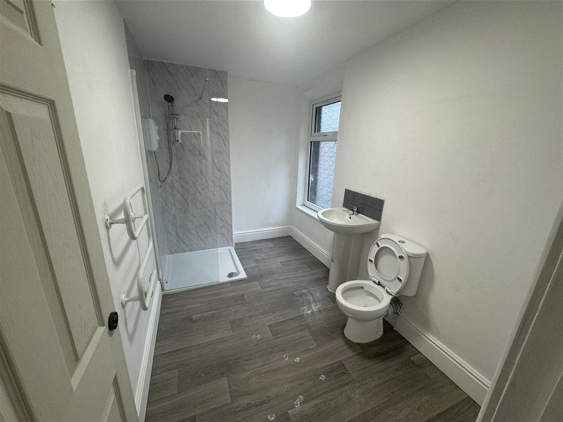 248 Huddersfield Rd, Oldham OL4 2RB