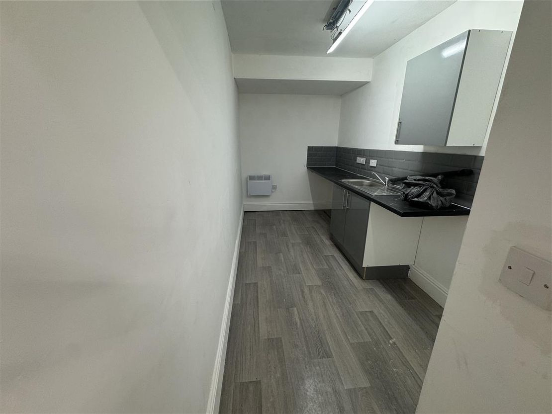 248 Huddersfield Rd, Oldham OL4 2RB
