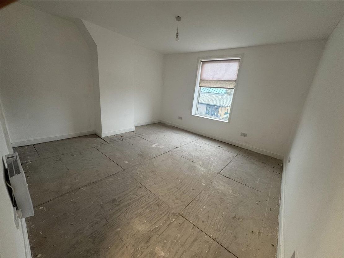 248 Huddersfield Rd, Oldham OL4 2RB