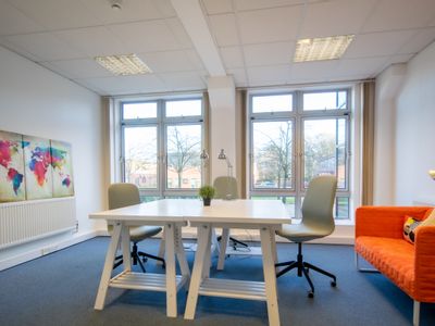 Property Image for Oaklands Business Centre, Hooton Road, Ellesmere Port, Hooton, Cheshire, CH66 7NZ