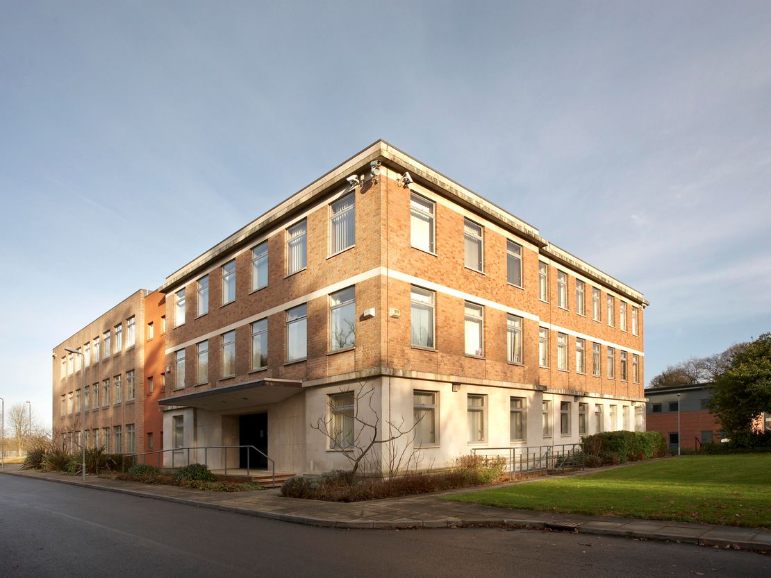 Oaklands Business Centre, Hooton Road, Ellesmere Port, Hooton, Cheshire, CH66 7NZ