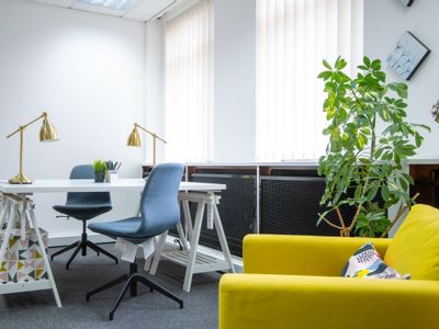 Property Image for Oaklands Business Centre, Hooton Road, Ellesmere Port, Hooton, Cheshire, CH66 7NZ
