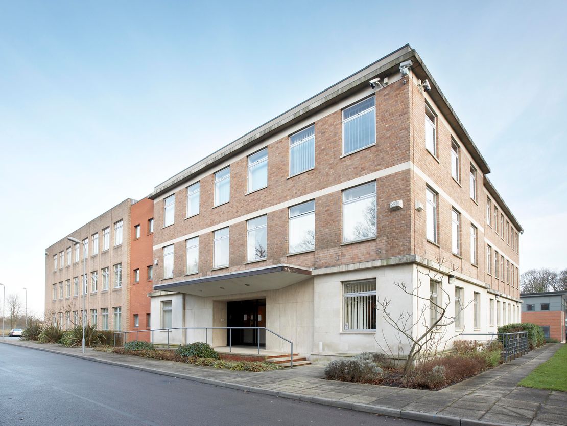 Oaklands Business Centre, Hooton Road, Ellesmere Port, Hooton, Cheshire, CH66 7NZ