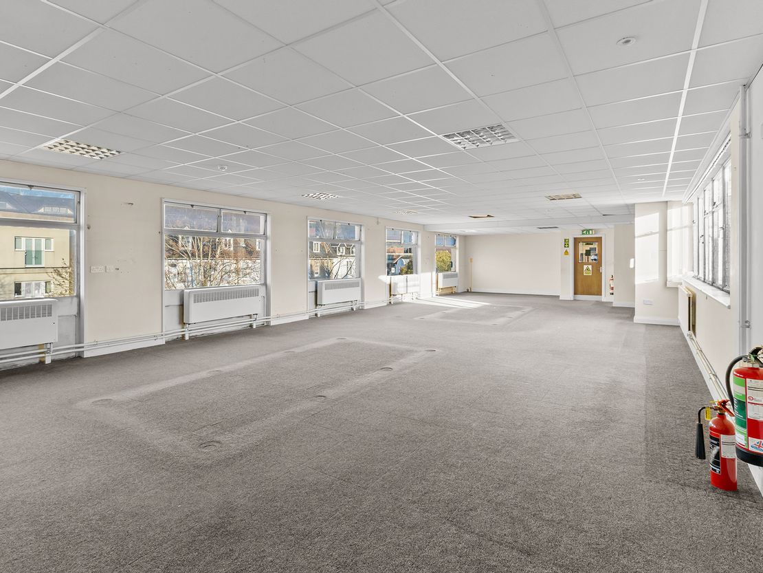 Second Floor, 47 Carfax, Horsham, West Sussex, RH12 1FD