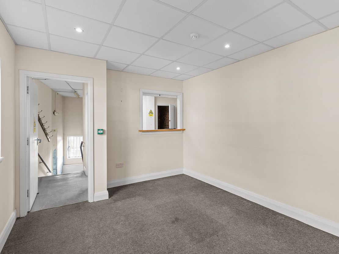 Second Floor, 47 Carfax, Horsham, West Sussex, RH12 1FD