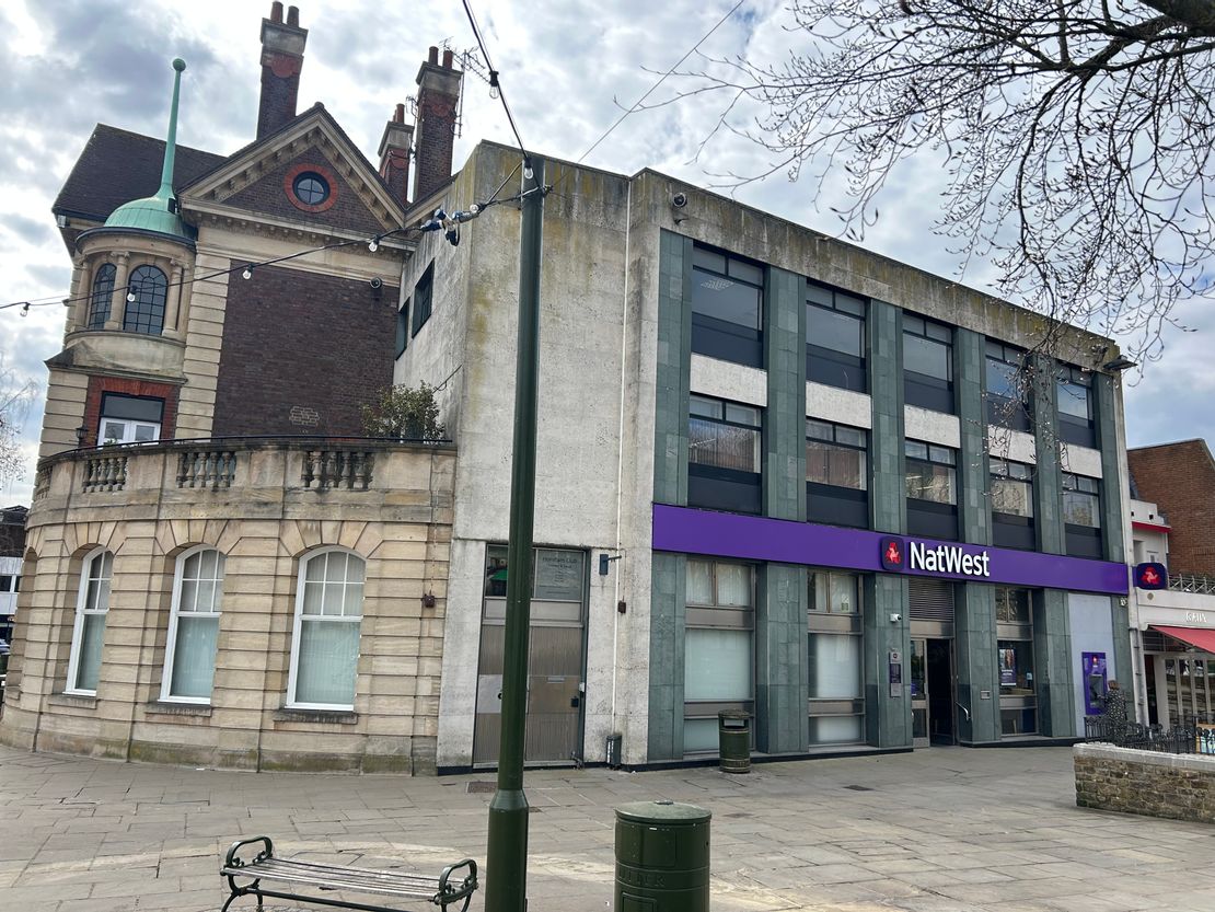 Second Floor, 47 Carfax, Horsham, West Sussex, RH12 1FD