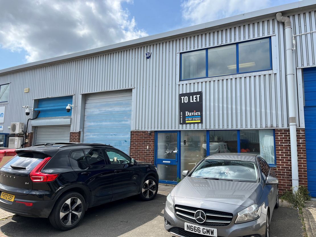 Unit 6, Bridgegate Centre, Welwyn Garden City, Hertfordshire, AL7 1JG