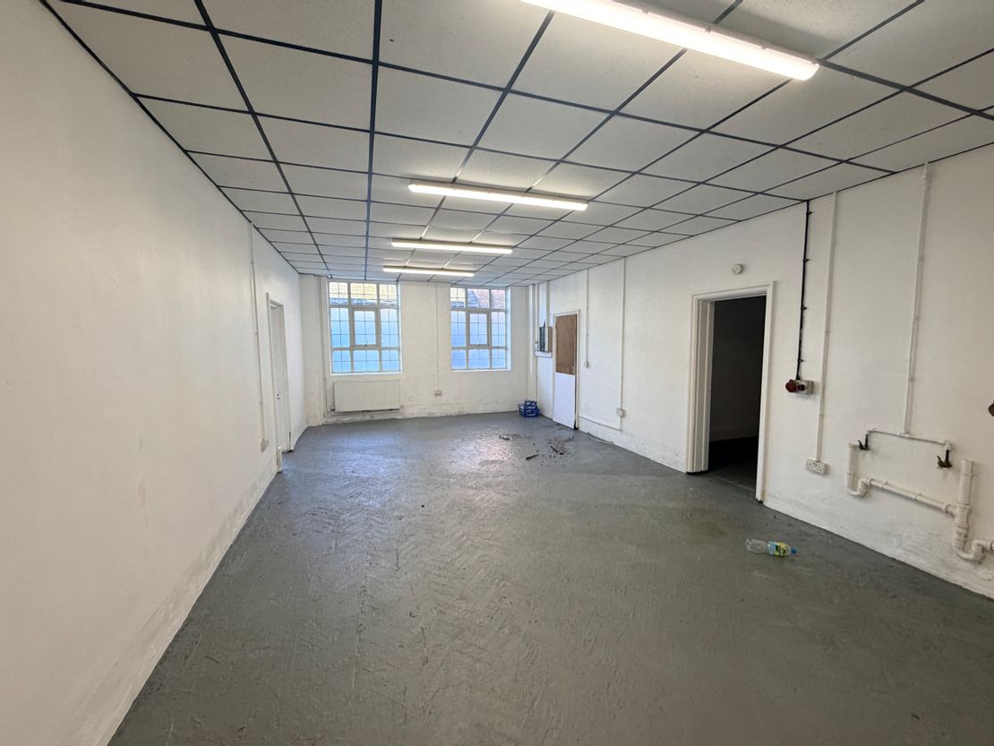 Unit 17 (Ground Floor) Britannia Estate, Leagrave Road, Luton, LU3 1RJ