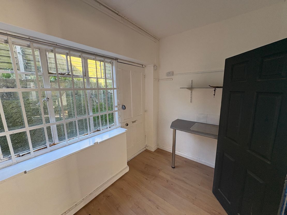 Unit 1, Spring House, 141 High Street, Hythe, Kent, CT21 5JL