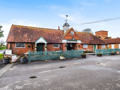 Property Image for The Walhampton Arms, Walhampton Hill, Walhampton, Lymington, Hampshire, SO41 5RE