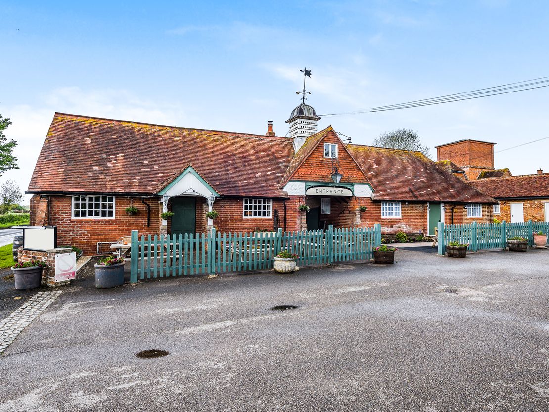 The Walhampton Arms, Walhampton Hill, Walhampton, Lymington, Hampshire, SO41 5RE