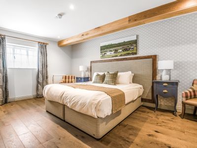 Property Image for The Walhampton Arms, Walhampton Hill, Walhampton, Lymington, Hampshire, SO41 5RE