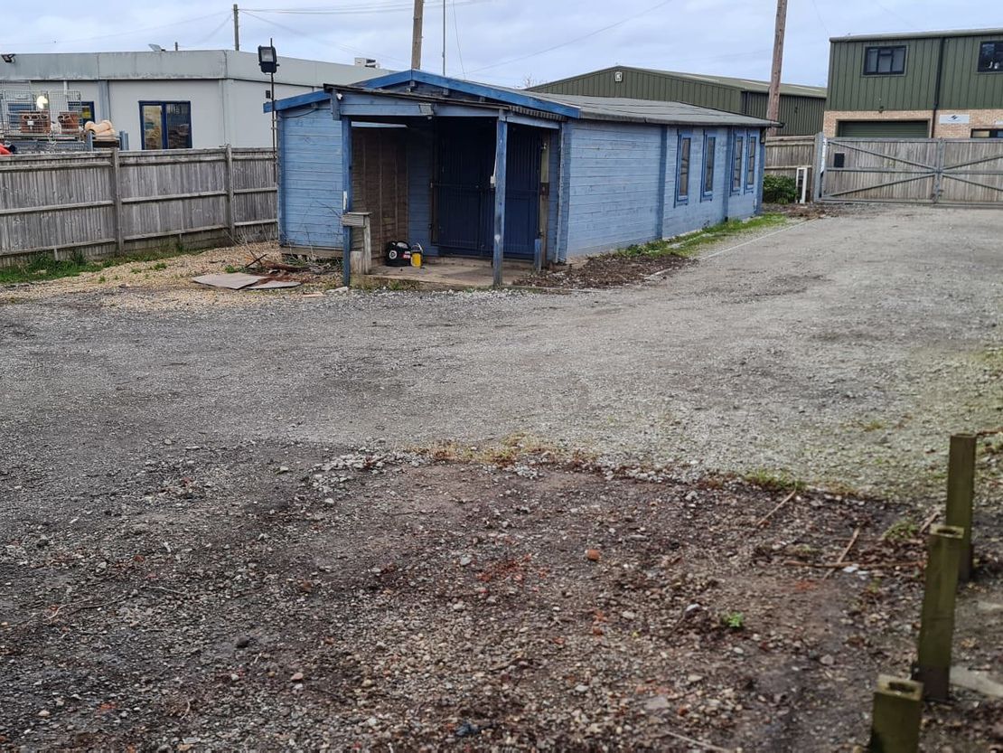 Ronnie's Yard, Howards Nursery, Handcross Road, Plummers Plain, Horsham, West Sussex, RH13 6NX