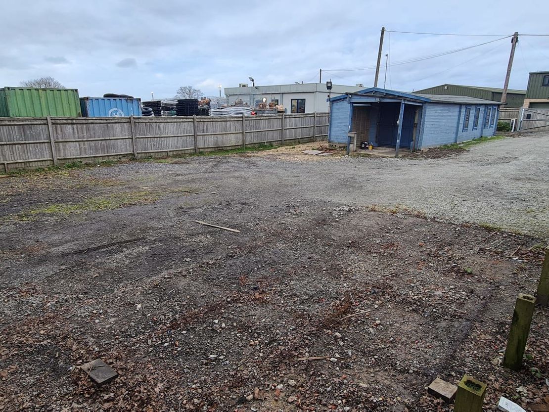 Ronnie's Yard, Howards Nursery, Handcross Road, Plummers Plain, Horsham, West Sussex, RH13 6NX