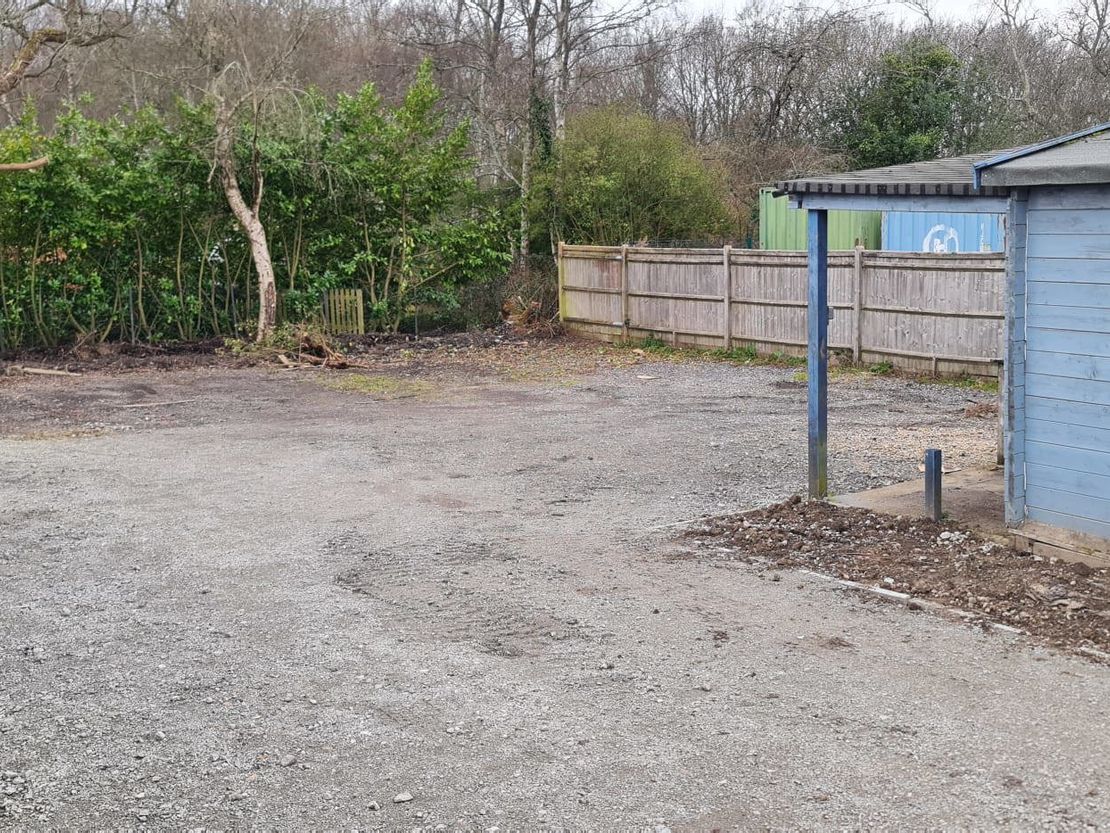 Ronnie's Yard, Howards Nursery, Handcross Road, Plummers Plain, Horsham, West Sussex, RH13 6NX