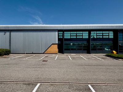 Property Image for Unit 10 Sundon Business Park, Dencora Way, Luton, LU3 3HP