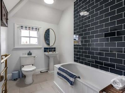 Property Image for 25 & 26, 25a & 26a Market Place, Wantage, OX12 8AE