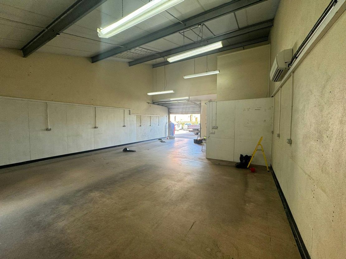 Unit 19, Windmill Farm Business Centre, Bristol, BS3 4DB