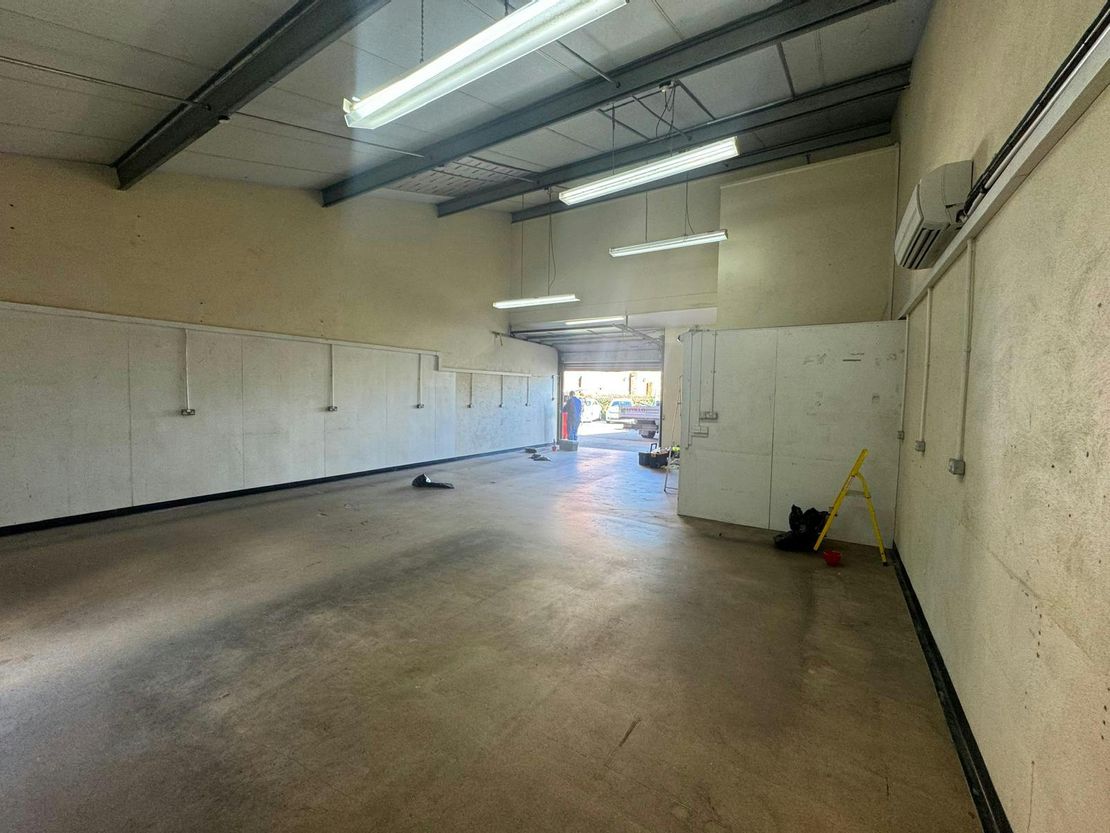 Unit 19, Windmill Farm Business Centre, Bristol, BS3 4DB