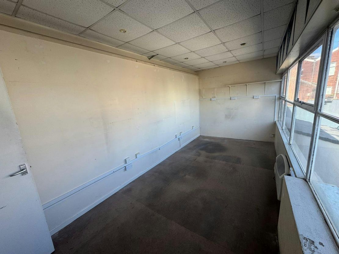 Unit 19, Windmill Farm Business Centre, Bristol, BS3 4DB