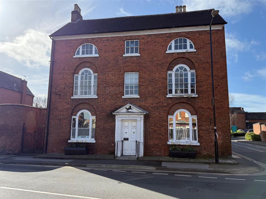 Lloyds Bank House, Stratford Road, Alcester B49 5AU