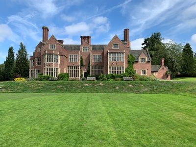Property Image for The Knoll, Glebe Road, Oadby, Leicester, LE2 2LD