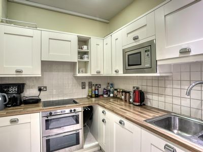 Property Image for Inhurst House, Brimpton Road, Baughurst, Tadley, RG26 5JJ