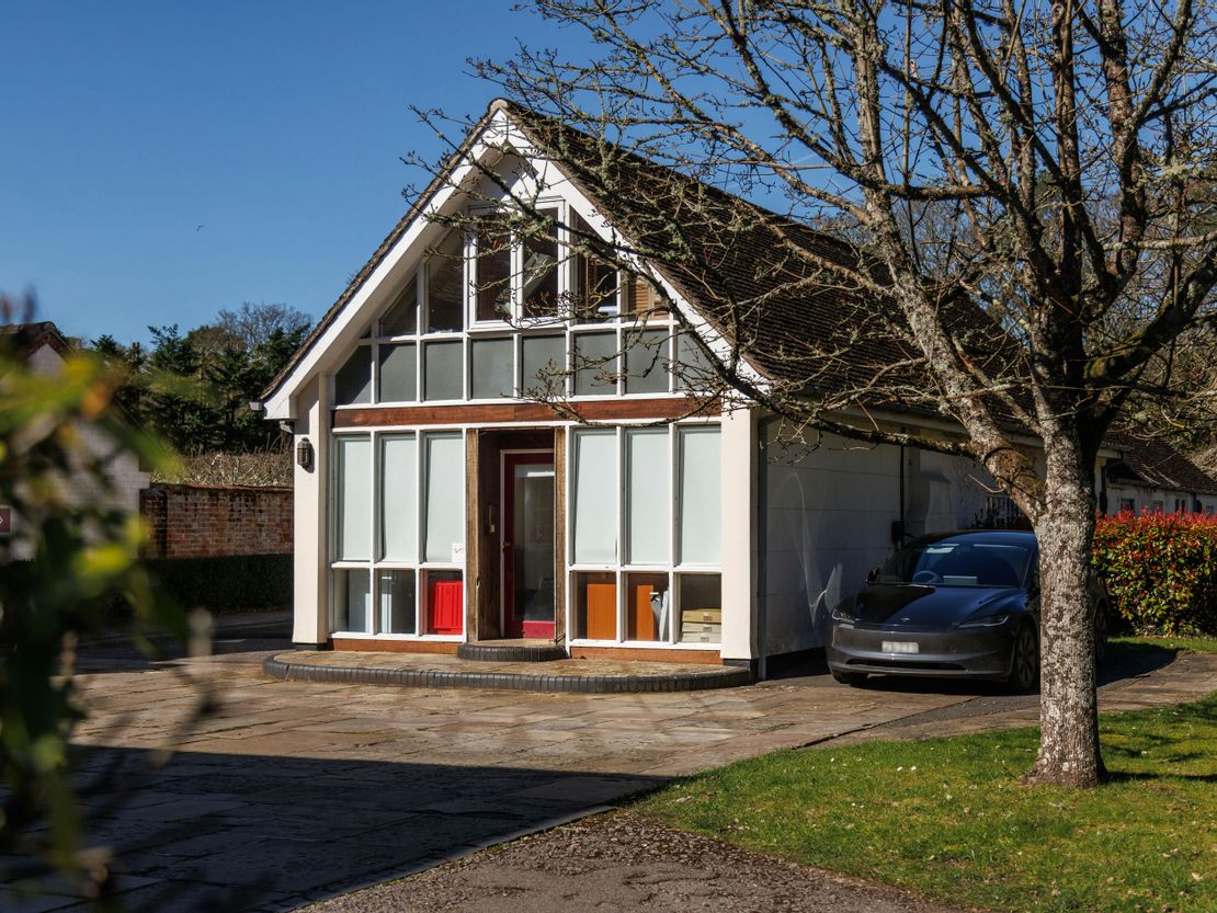 Inhurst House, Brimpton Road, Baughurst, Tadley, RG26 5JJ
