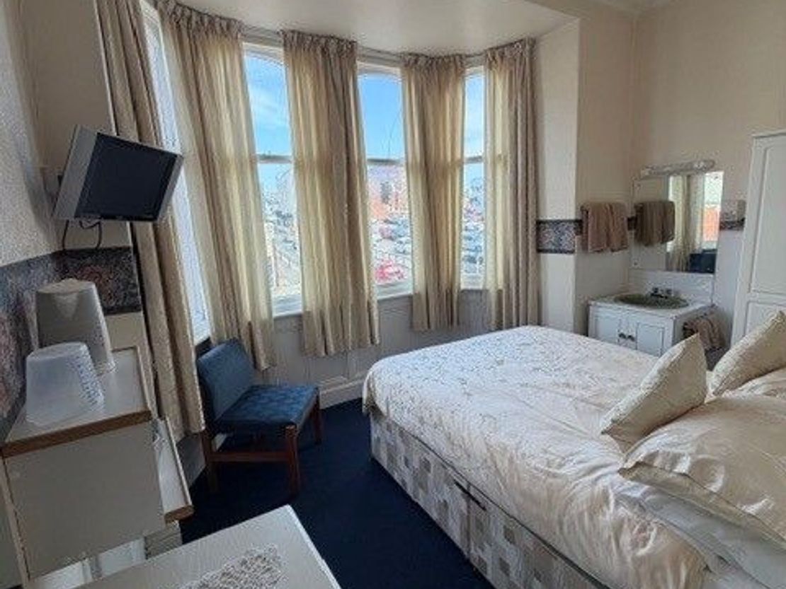 The Whitehouse 102 Adelaide Street, Blackpool, FY1