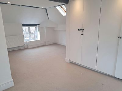 Property Image for 8 Freestone Yard, Park Street, Slough, SL3 0HT