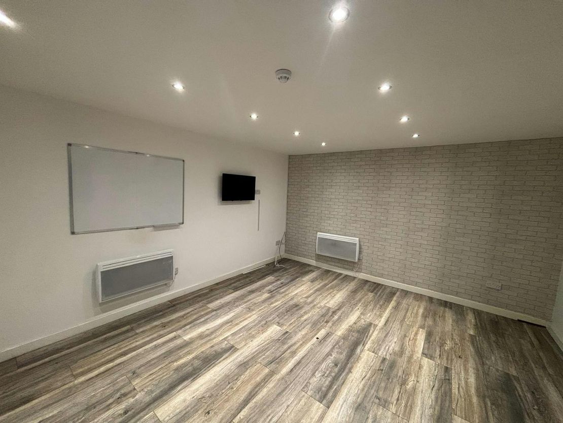 Unit 15, 29 Gordon Avenue, Hillington Park, Glasgow, G52 4TG