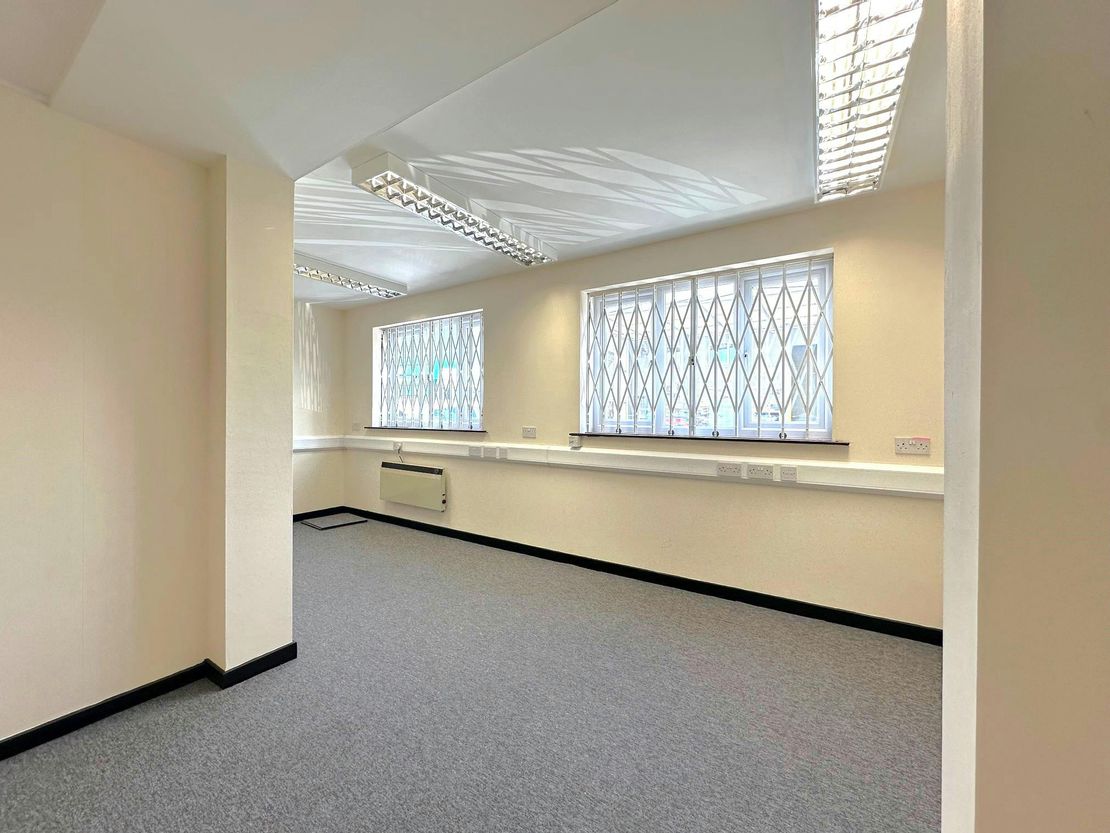 24 Bates Road, Romford, RM3 0JH