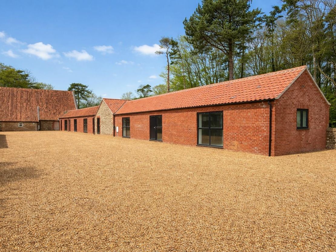 Hall Farm, Swaffham Road, East Raynham, Fakenham, NR21 7EE