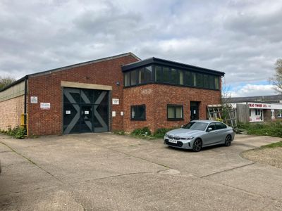 Property Image for 11 Hurricane Way, Norwich, NR6 6EZ