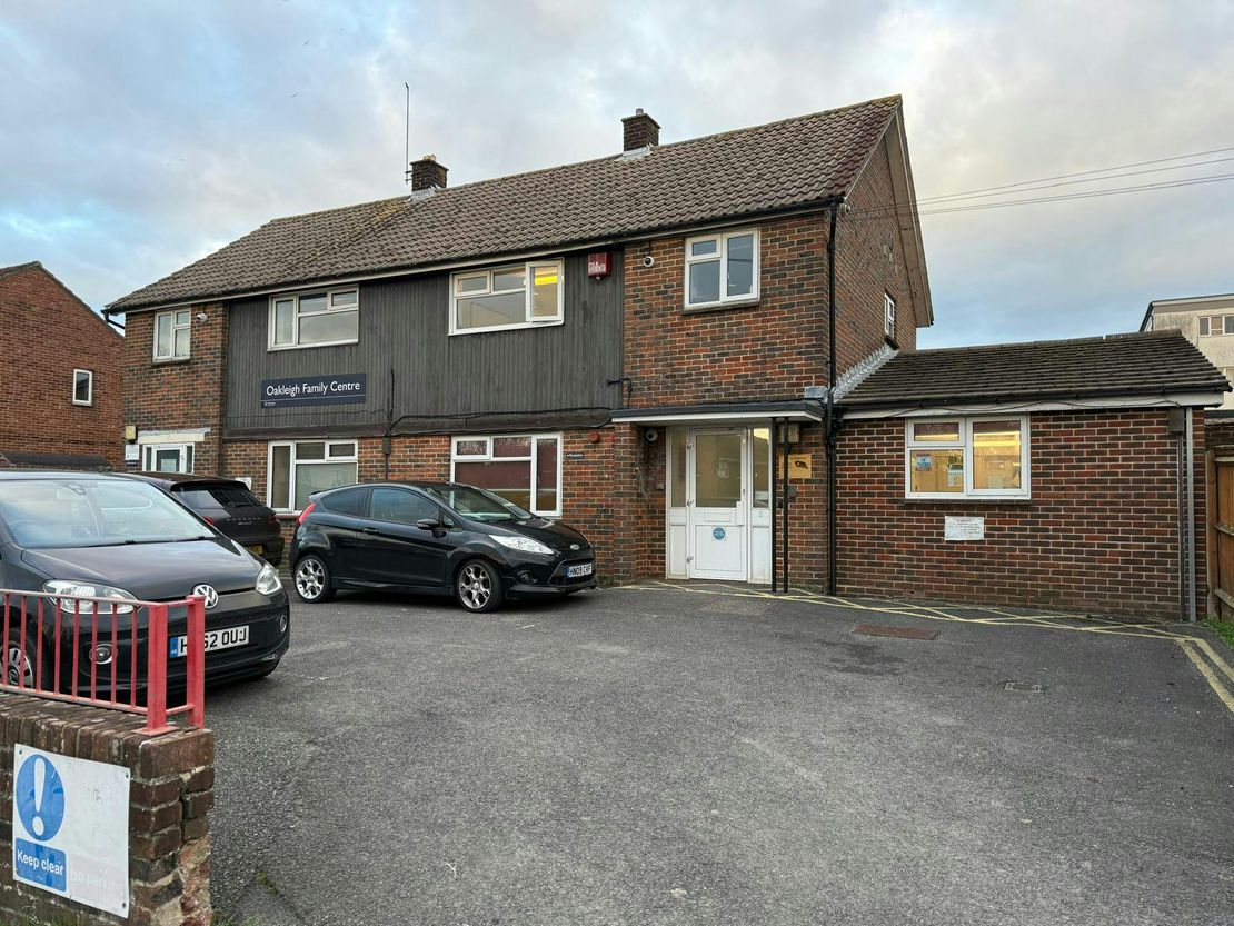 198-200 Dunsbury Way, Havant, PO9 5BG