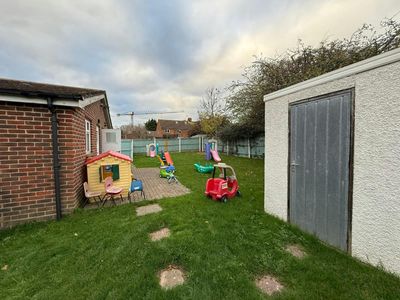 Property Image for 198-200 Dunsbury Way, Havant, PO9 5BG
