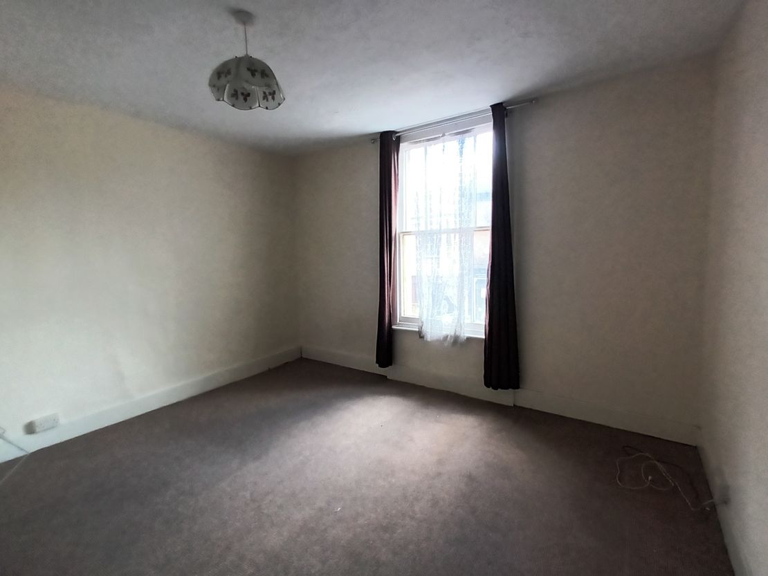 48 & 48a High Street, Crediton, Devon, EX17 3JT