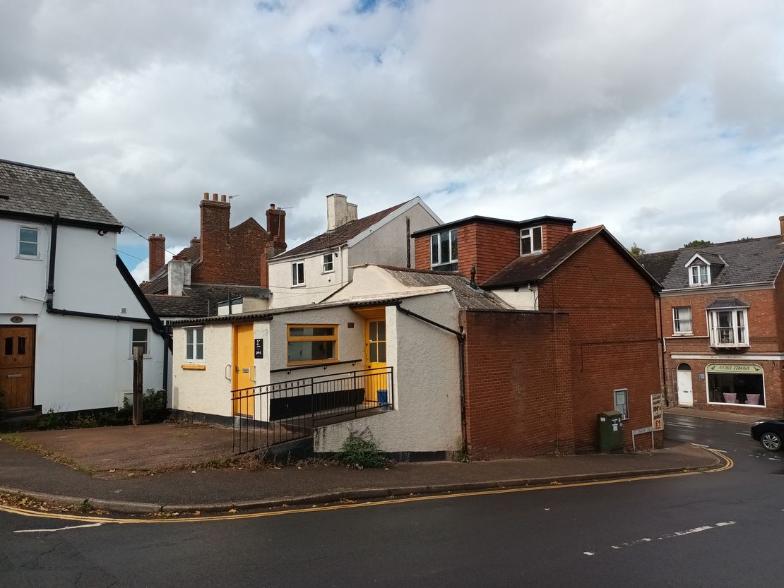 48 & 48a High Street, Crediton, Devon, EX17 3JT