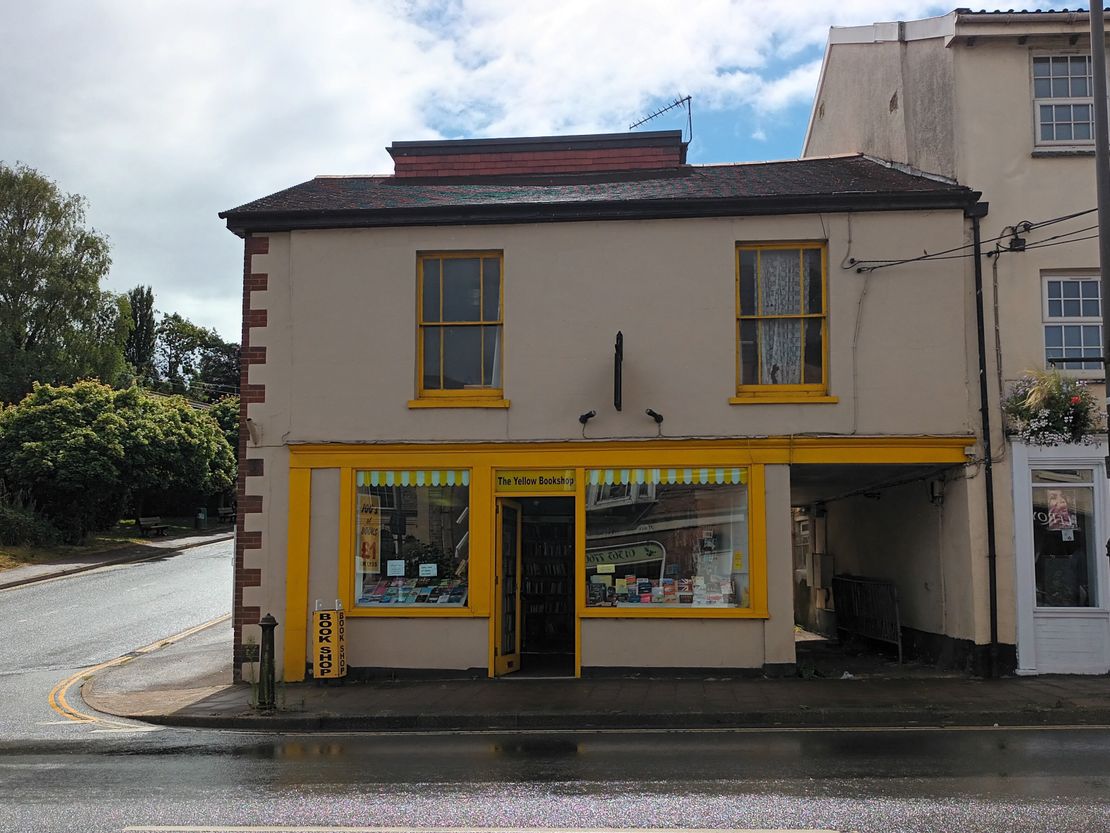 48 & 48a High Street, Crediton, Devon, EX17 3JT